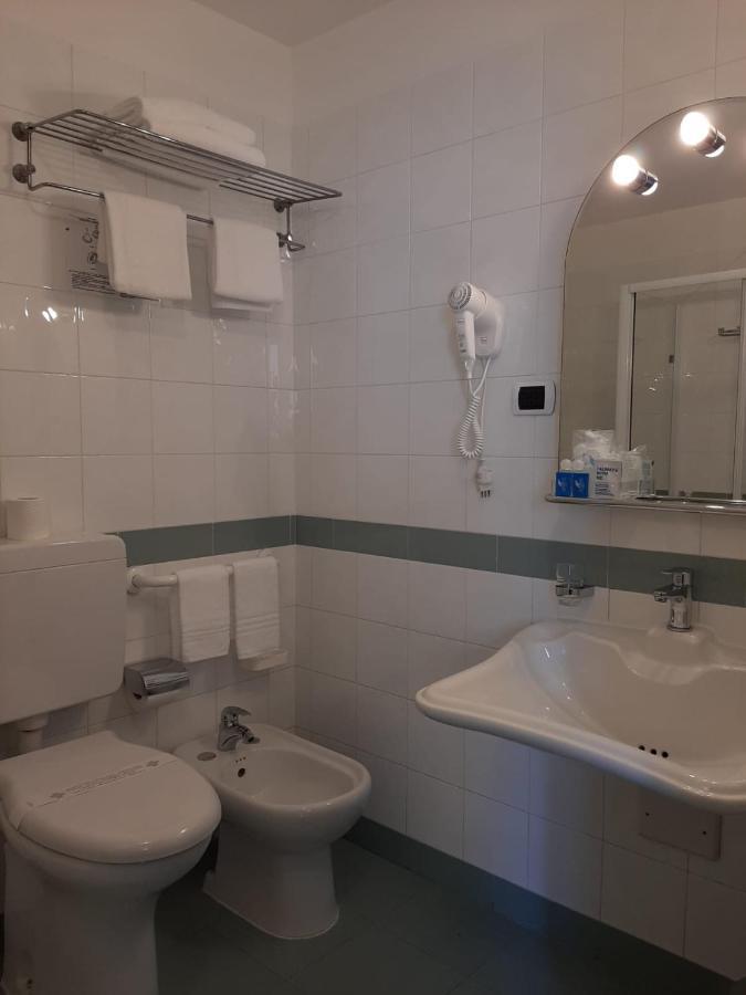 Hotel Tirreno Генуя Екстер'єр фото