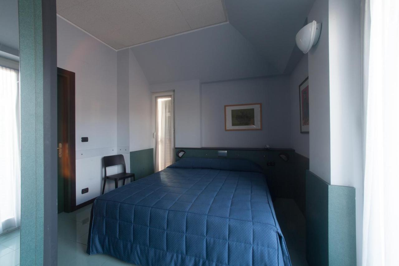 Hotel Tirreno Генуя Екстер'єр фото